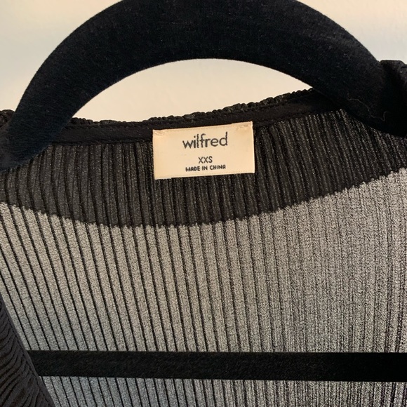 ARITZIA- black blouse - Picture 4 of 4